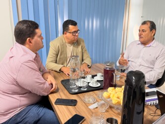 diretoria-do-hospital-estadual-de-jatai-recebe-secretario-municipal-de-saude-do-municipio-de-cacu